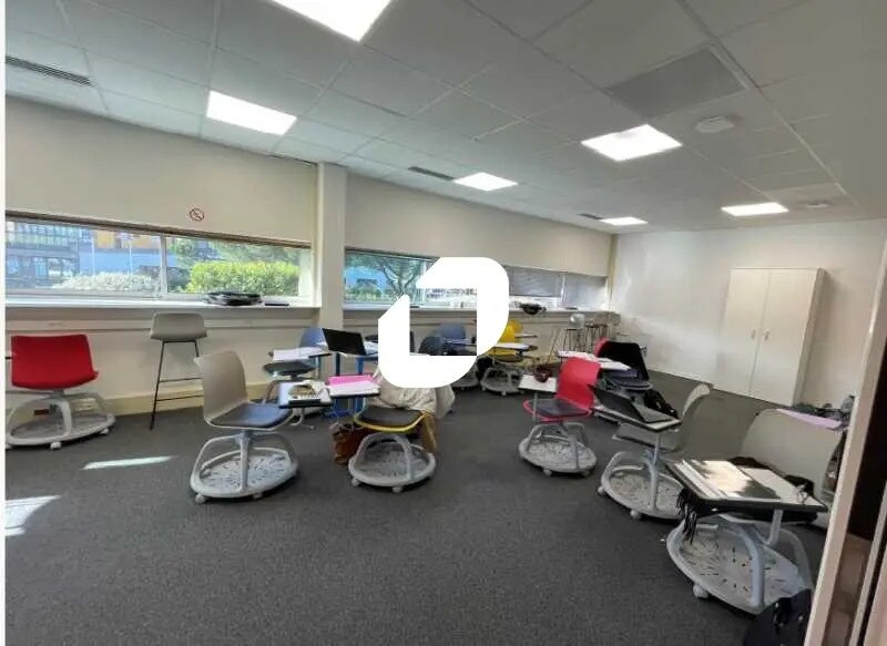 Office in Bordeaux for lease - Interior Photo - Image 3 of 8