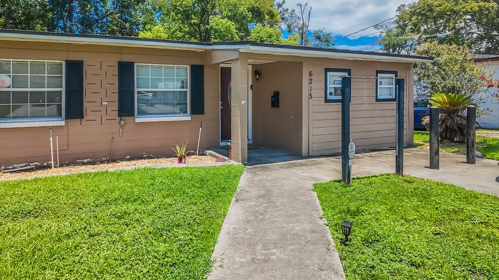 6215 Claret Dr, Jacksonville, FL for sale - Building Photo - Image 2 of 17