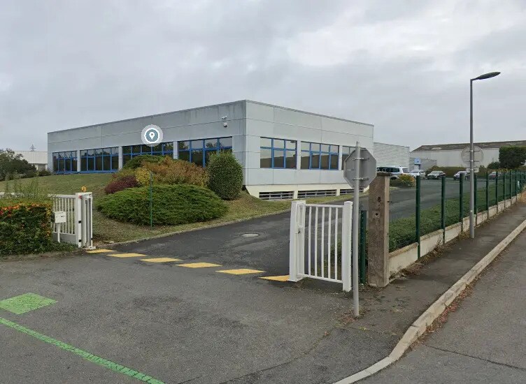 Flex in Fleury-Les-Aubrais for lease - Building Photo - Image 2 of 8