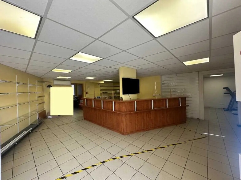 Retail in Bordeaux for lease - Interior Photo - Image 2 of 4