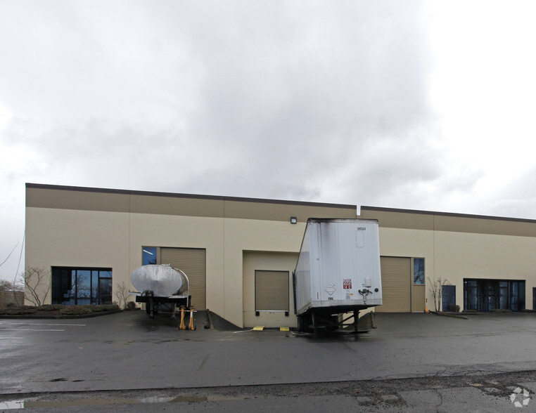 19350 SW 97th Ave, Tualatin, OR for lease - Building Photo - Image 2 of 4