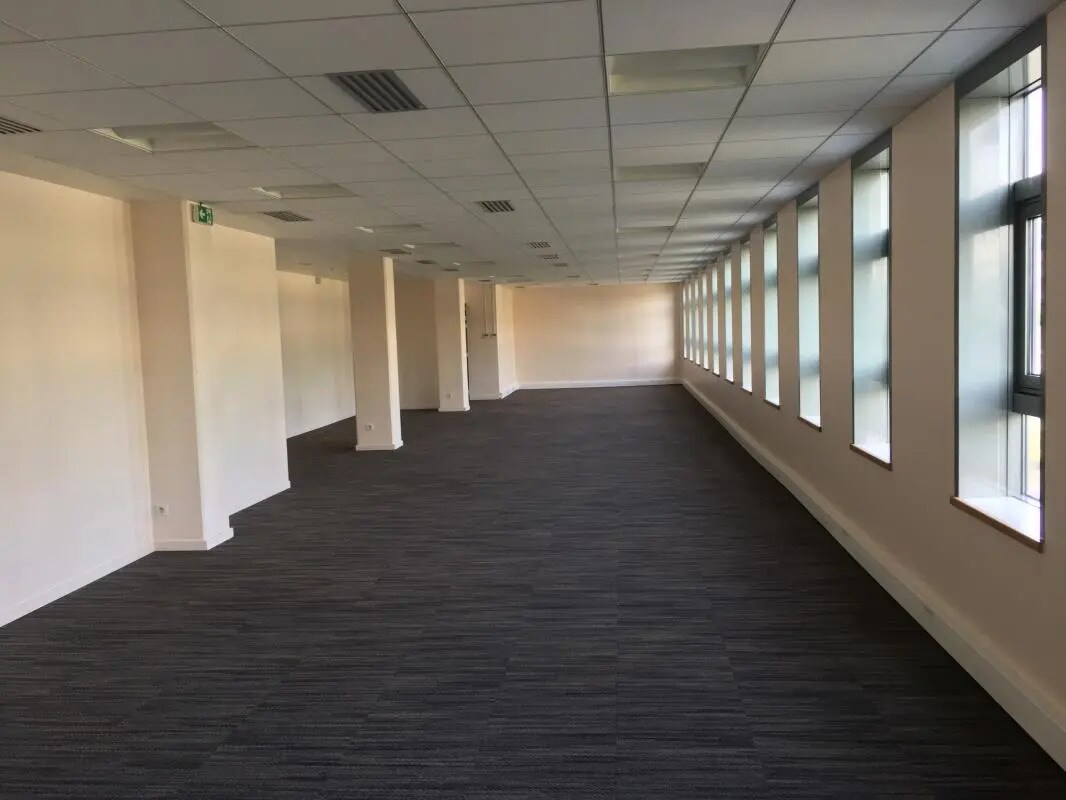 8 Rue Eugène Et Armand Peugeot, Rueil-Malmaison for lease Building Photo- Image 1 of 1