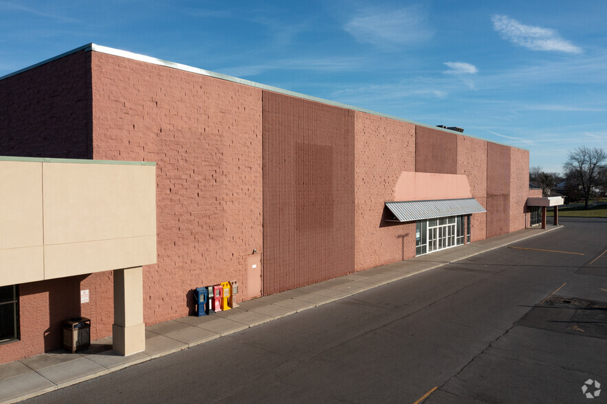 9440-9490 Colerain Ave, Cincinnati, OH for lease - Building Photo - Image 3 of 6