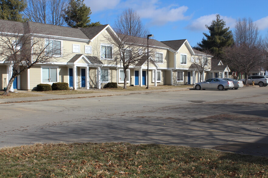 406 E 15th St, Pella, IA for sale - Building Photo - Image 1 of 1