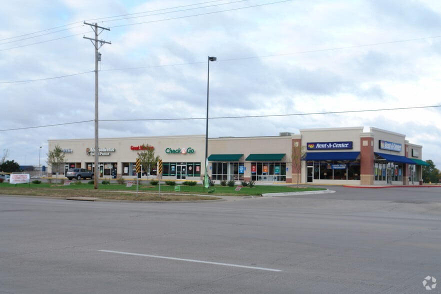 133 E 47th St S, Wichita, KS for lease - Primary Photo - Image 1 of 12
