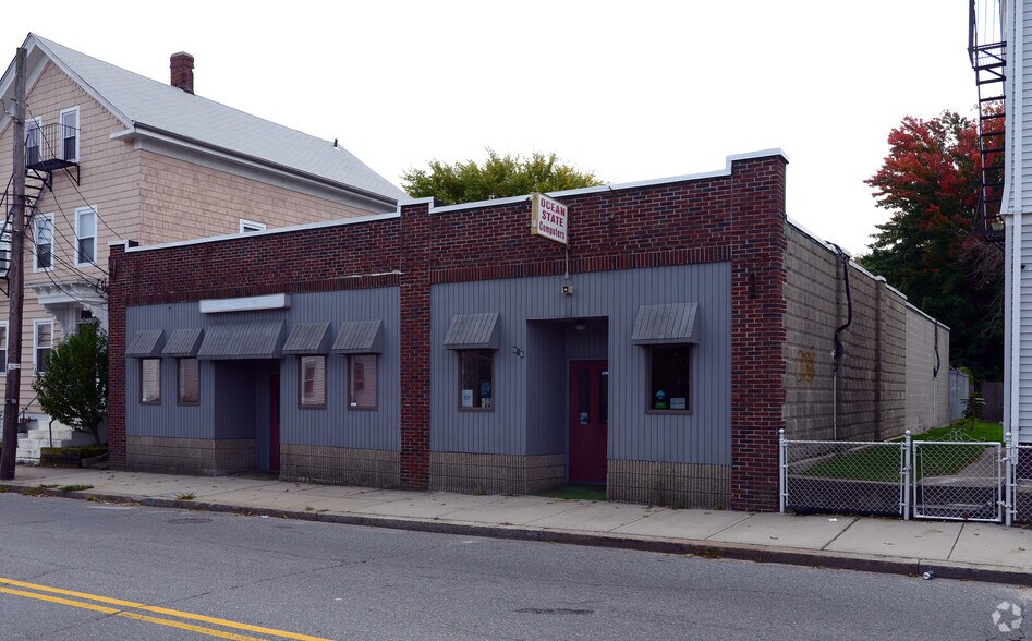932-936 Branch Ave, Providence, RI for sale - Primary Photo - Image 1 of 1