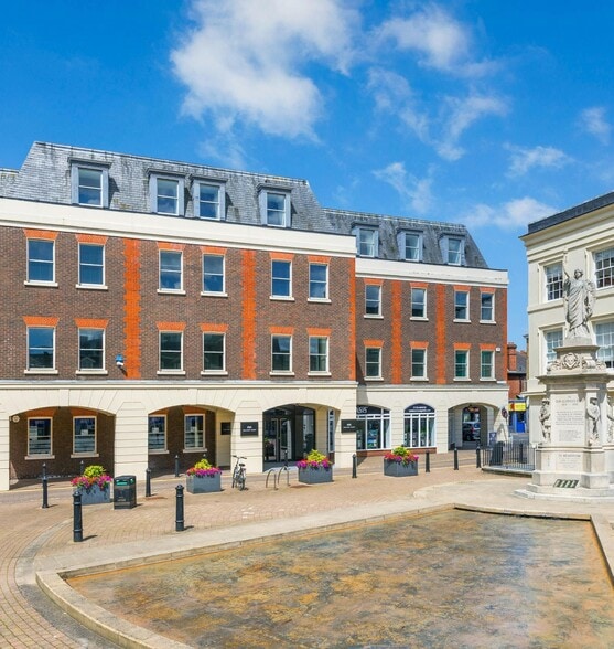 Market Sq, Staines for lease - Building Photo - Image 1 of 11