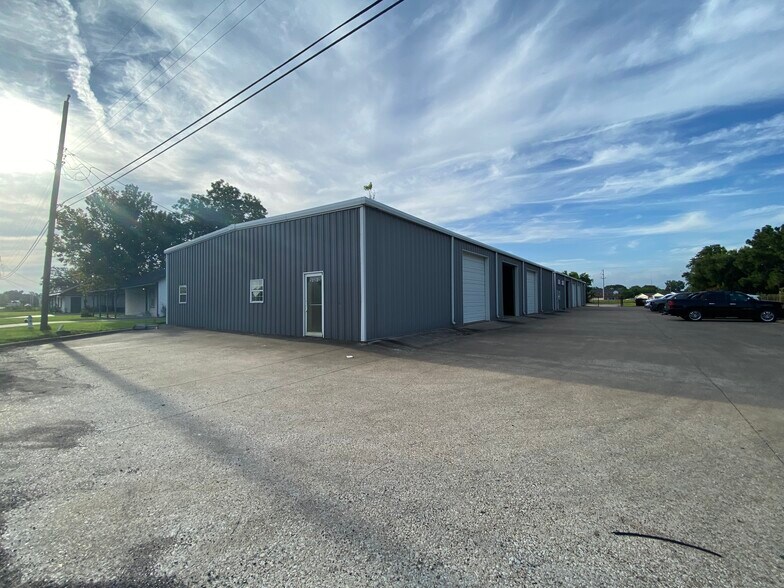 2635 Magnolia Avenue, Port Neches, TX for sale - Building Photo - Image 1 of 1