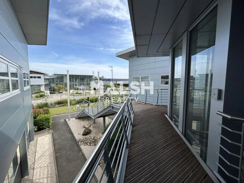 Office in Vourles for lease - Building Photo - Image 3 of 10