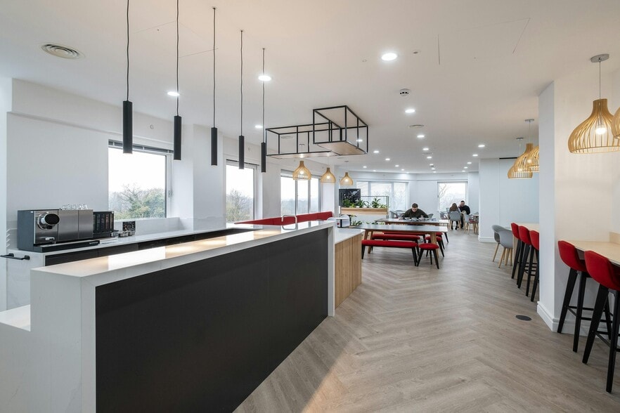 45 Grosvenor Rd, St Albans for lease - Interior Photo - Image 3 of 19