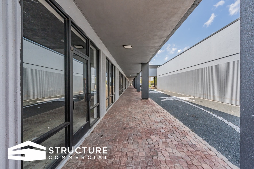 2629 N Stemmons Fwy, Dallas, TX for lease - Building Photo - Image 3 of 13