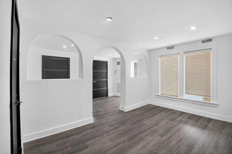 220 SW 16th St, Dania Beach, FL for lease - Building Photo - Image 1 of 21