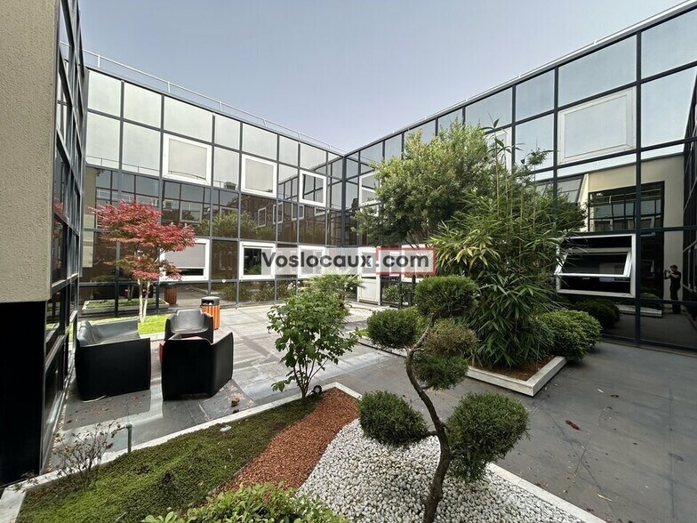 Office in SOPHIA ANTIPOLIS for lease - Building Photo - Image 3 of 10