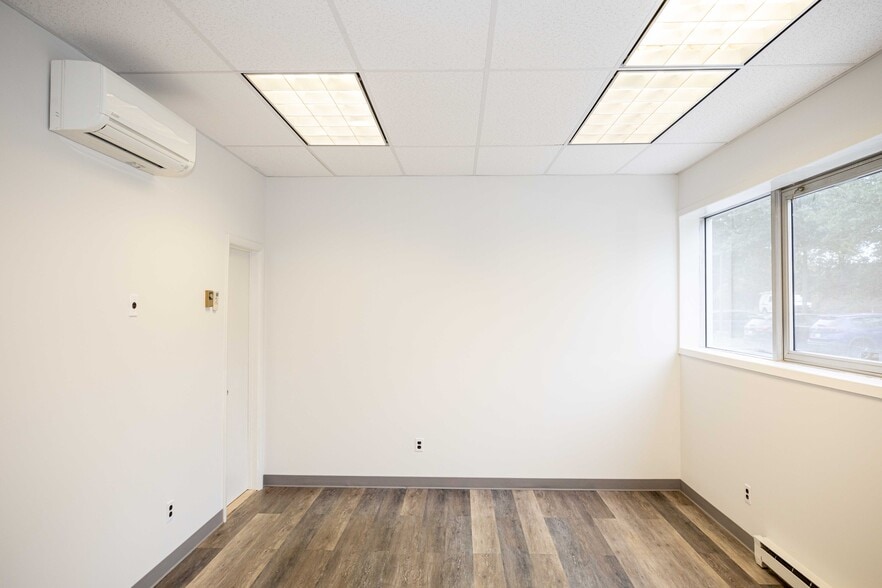 66-96 Cain Dr, Brentwood, NY for lease - Interior Photo - Image 3 of 6