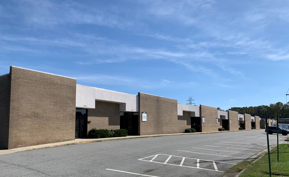 2901-3011 Pacific Ave, Greensboro, NC for lease - Building Photo - Image 3 of 9