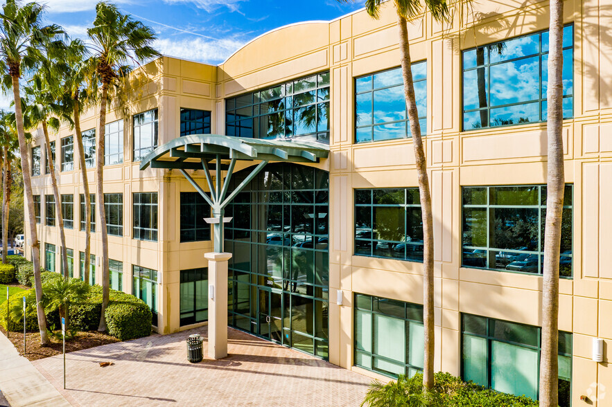 380 Park Place Blvd, Clearwater, FL for lease - Building Photo - Image 3 of 9