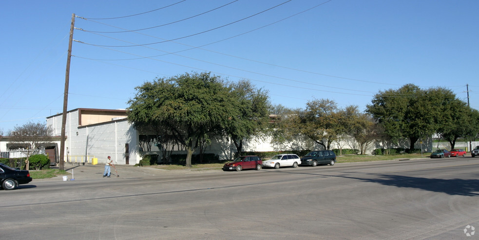 1909 N Beckley Ave, Dallas, TX for lease - Building Photo - Image 2 of 4