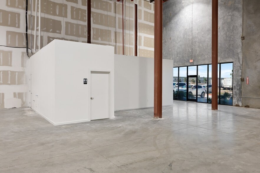 7917 S 23RD ST, McAllen, TX for lease - Interior Photo - Image 2 of 6