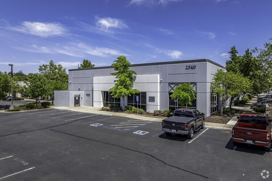 2540 Warren Dr, Rocklin, CA for lease - Building Photo - Image 3 of 15