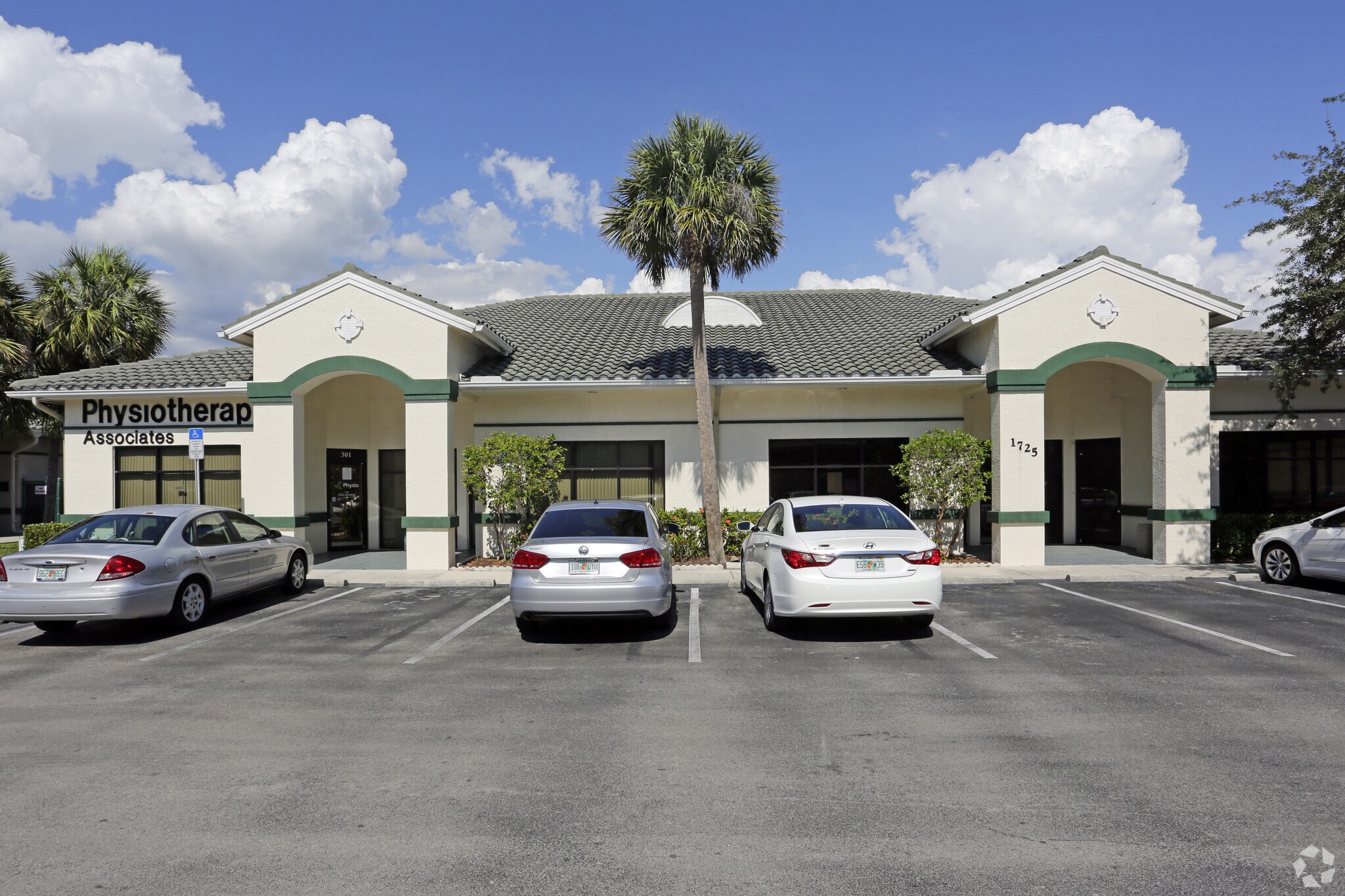 6400 Davis Blvd, Naples, FL 34104 Countryside Commons