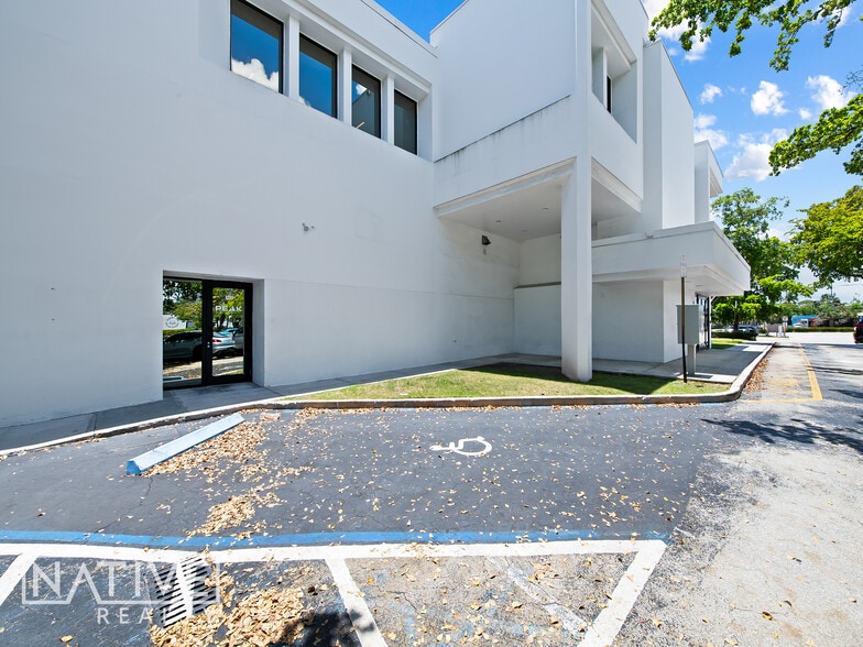 1471 NE 26th St, Wilton Manors, FL for lease - Building Photo - Image 3 of 9