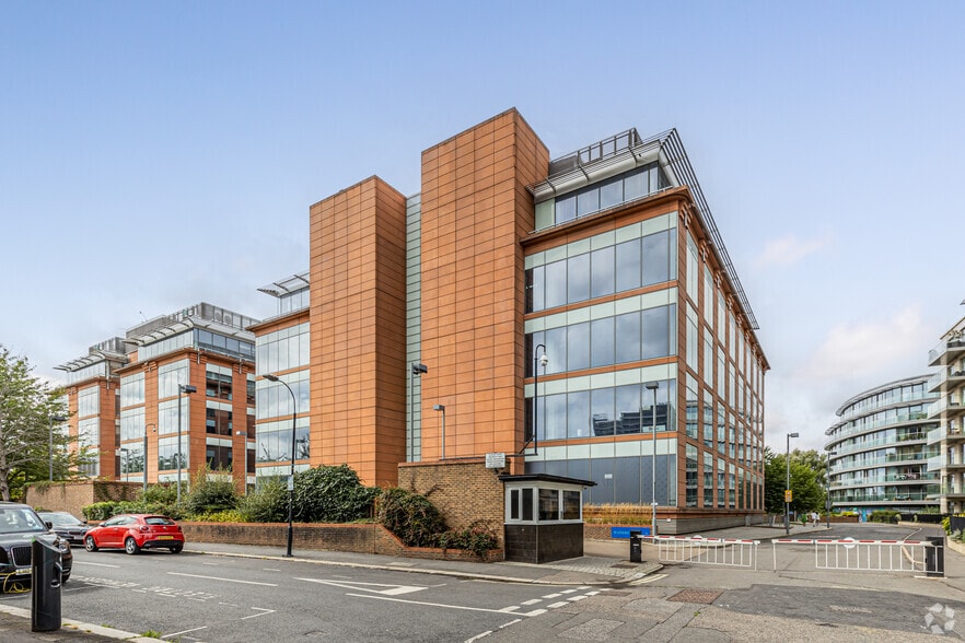 Manbre Rd, London for lease - Building Photo - Image 2 of 6