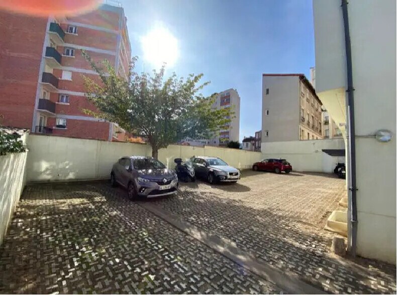 Office in Joinville-le-Pont for lease - Building Photo - Image 2 of 7