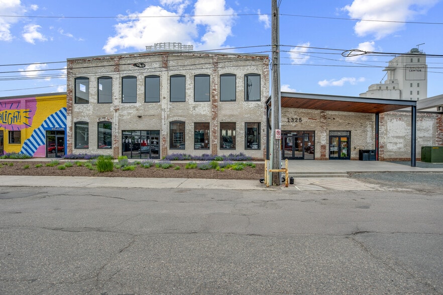 1325 Quincy St NE, Minneapolis, MN for lease - Building Photo - Image 1 of 28