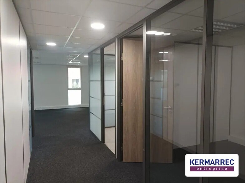 Office in Nantes for lease - Building Photo - Image 2 of 6