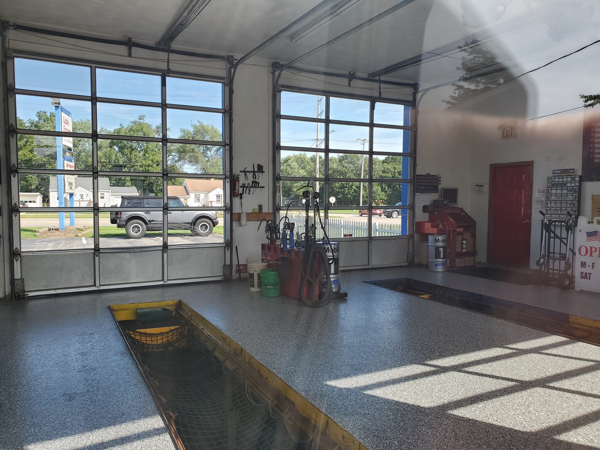 7706 N 2nd St, Machesney Park, IL 61115 Turnkey Quick Lube Center