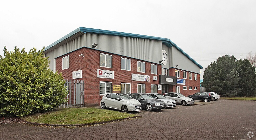 Broadgate, Oldham for lease - Primary Photo - Image 1 of 4