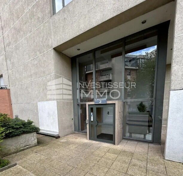 Office in Cergy for lease - Building Photo - Image 2 of 6