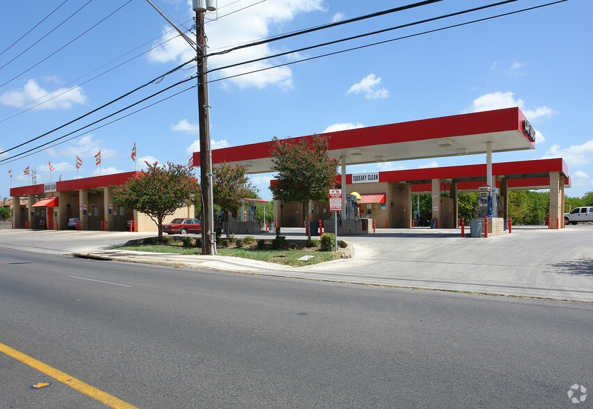SQUEAKY CLEAN CARWASH PORTFOLIO portfolio of 4 properties for sale on LoopNet.com - Primary Photo - Image 1 of 4