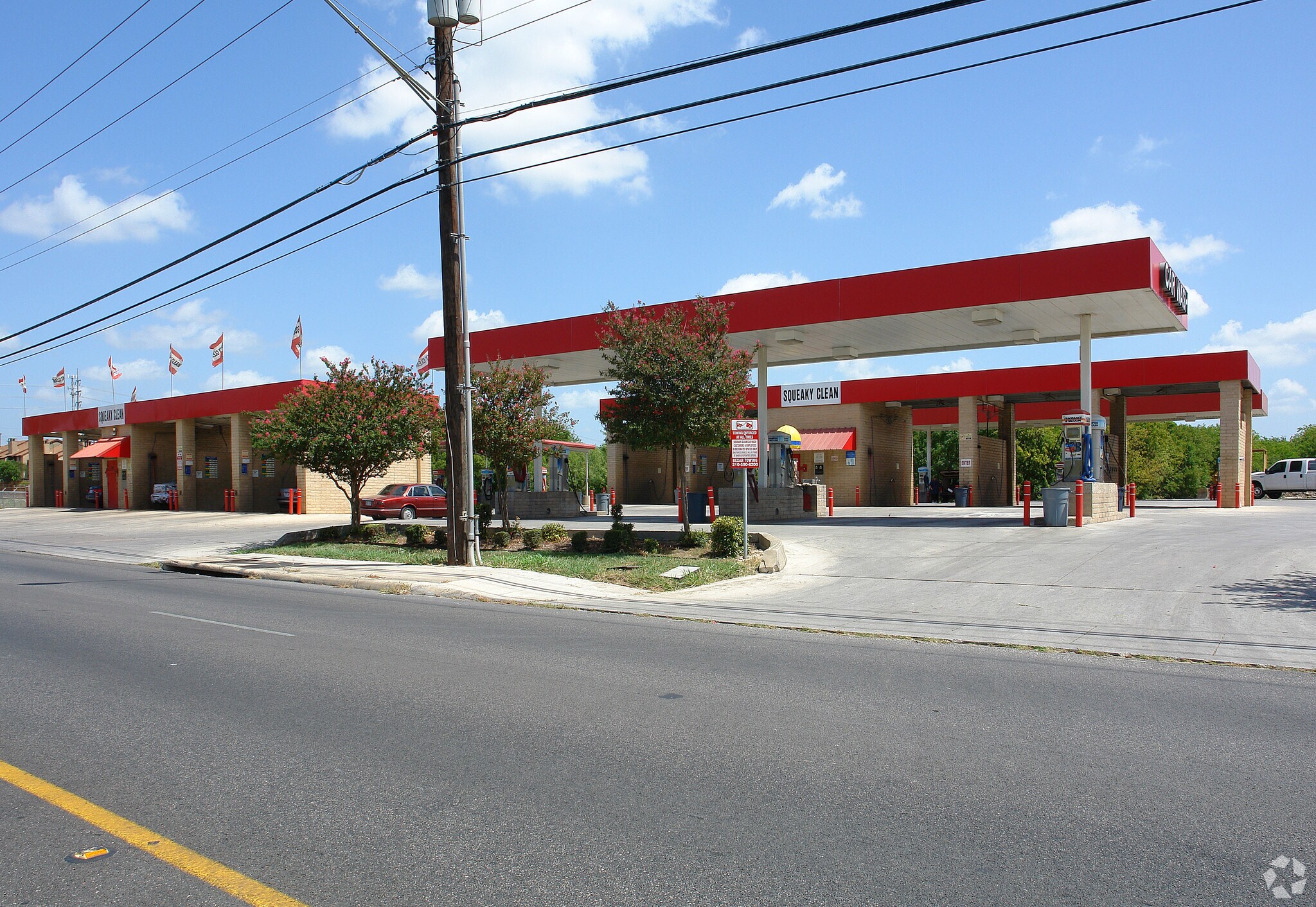 SQUEAKY CLEAN CARWASH PORTFOLIO portfolio of 4 properties for sale on LoopNet.com Primary Photo- Image 1 of 5