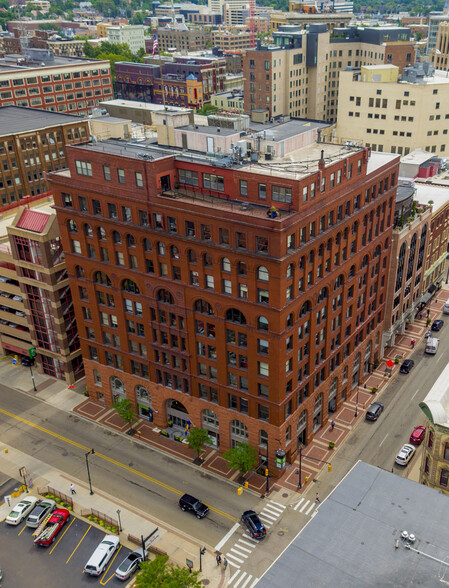 40 Pearl St NW, Grand Rapids, MI for lease - Building Photo - Image 3 of 21