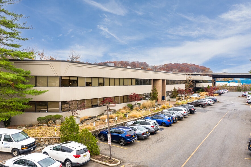 Tarry Elm Business Center - Commercial Real Estate