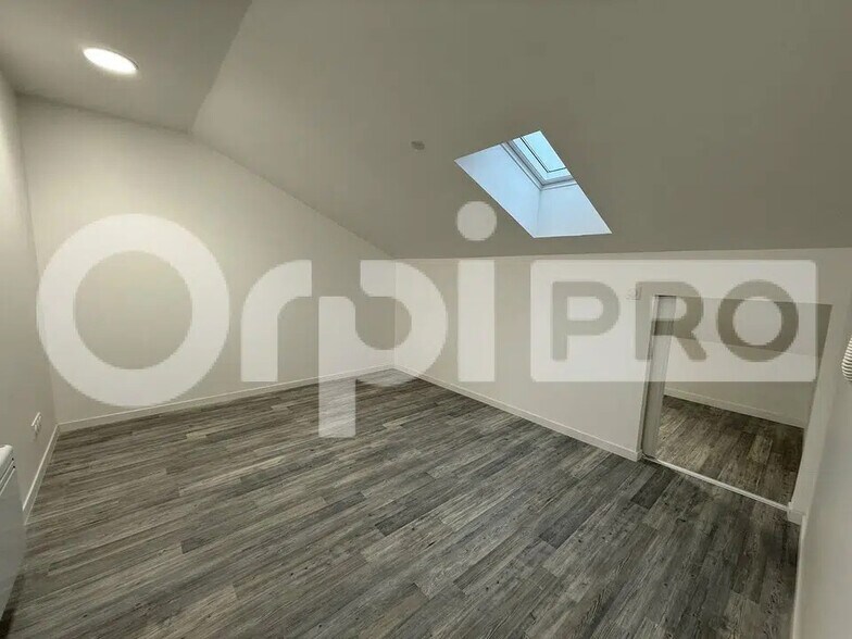 Office in Le Havre for lease - Building Photo - Image 3 of 10