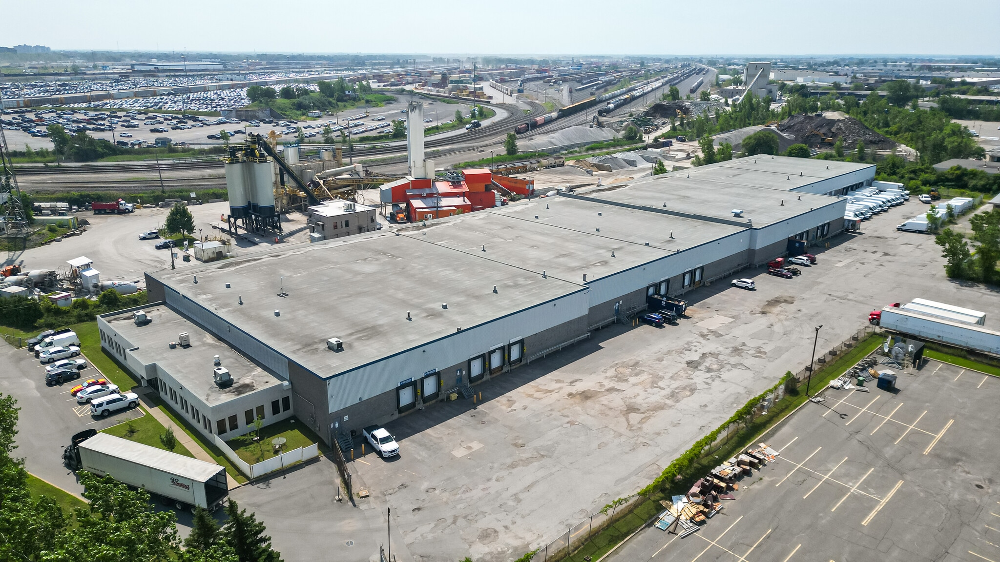 8100-8200 Boul Cavendish, Saint-Laurent, QC for lease Interior Photo- Image 1 of 13