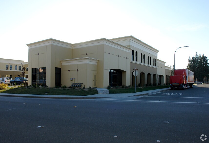 205-245 Foss Creek Cir, Healdsburg, CA for sale - Building Photo - Image 3 of 66