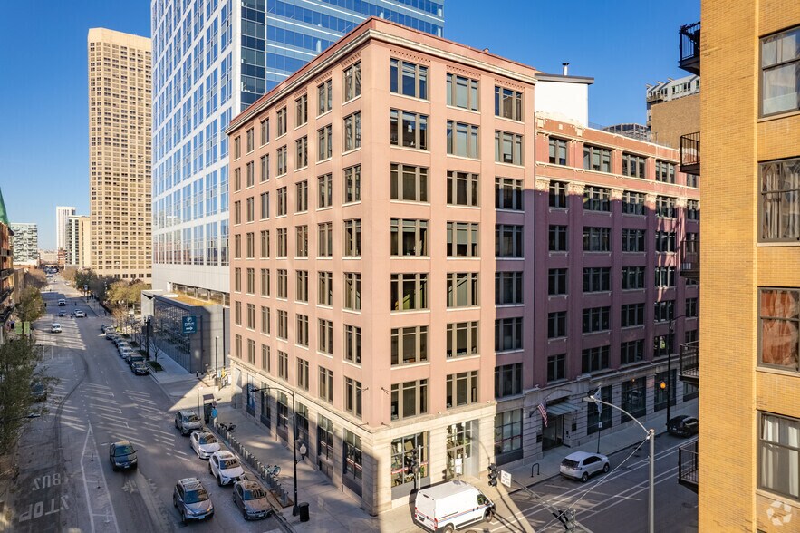626 W Jackson Blvd, Chicago, IL for lease - Building Photo - Image 2 of 7