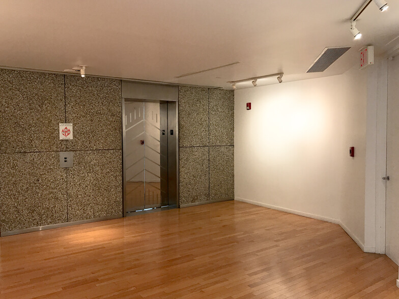 2100 Ponce de Leon, Coral Gables, FL for lease - Building Photo - Image 3 of 23