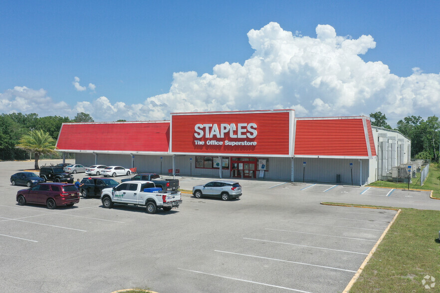 4210 Commercial Way, Spring Hill, FL for lease - Building Photo - Image 1 of 4