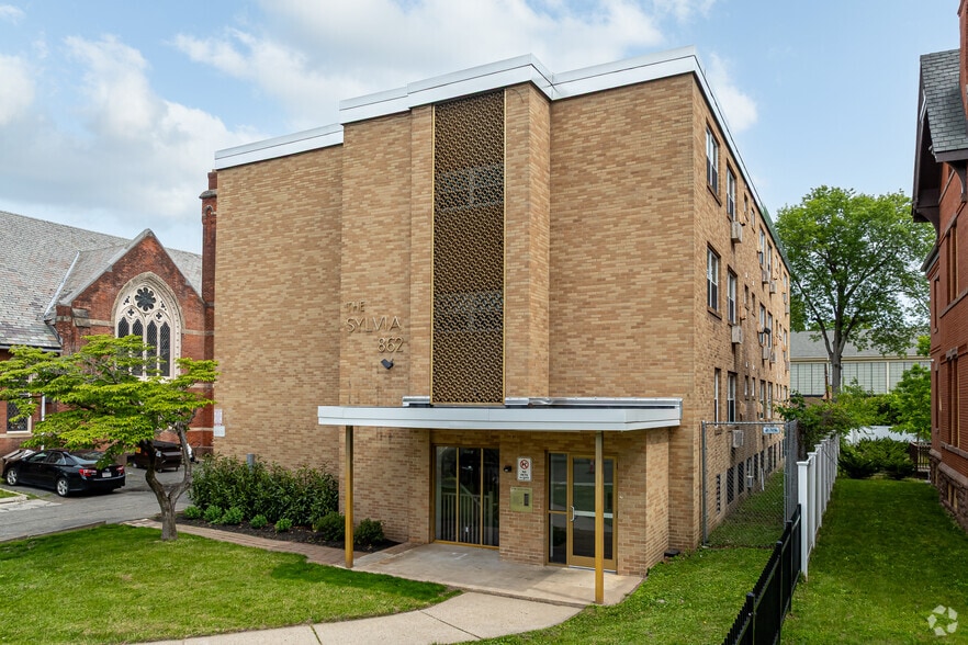 The Executive Portfolio portfolio of 3 properties for sale on LoopNet.com - Primary Photo - Image 3 of 10