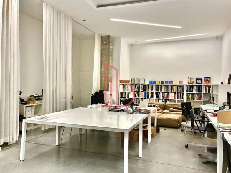 Office in Bordeaux for lease - Interior Photo - Image 1 of 5