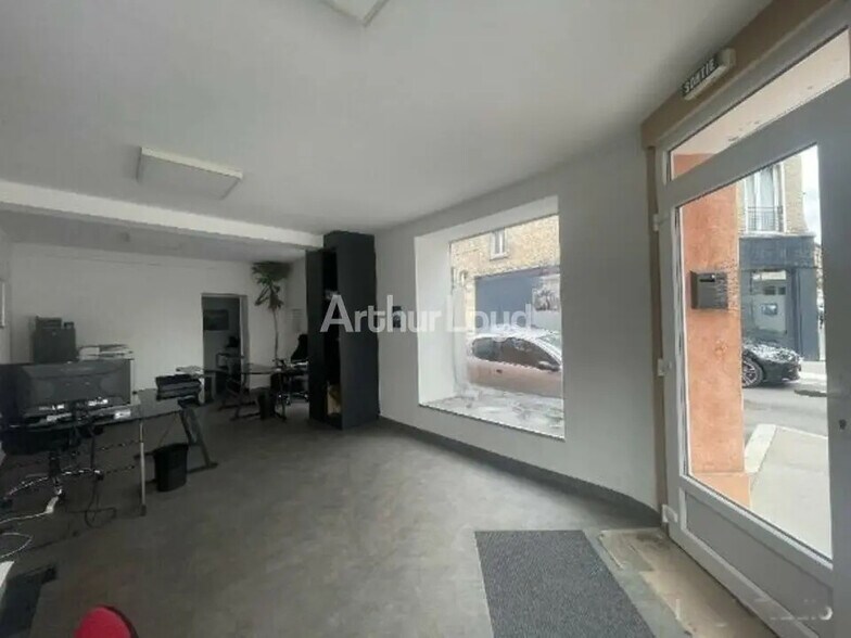 Retail in Reims for lease - Interior Photo - Image 2 of 7