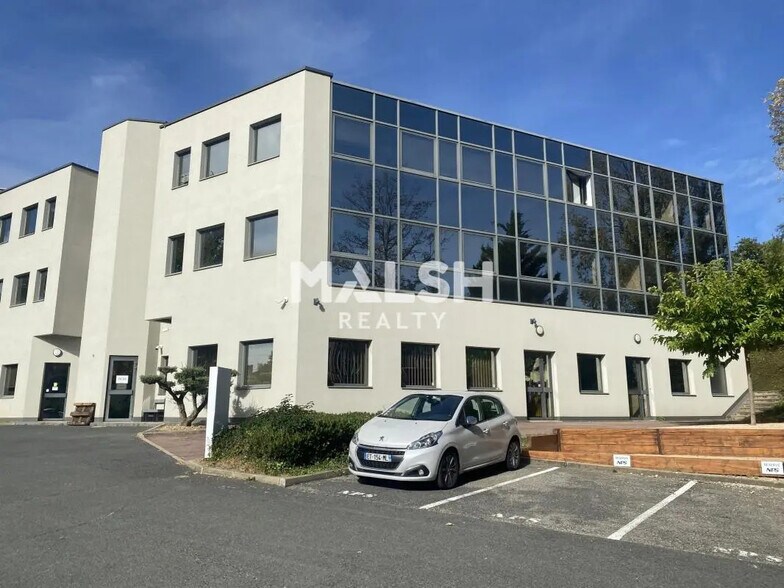 Office in Limonest for lease - Building Photo - Image 2 of 12