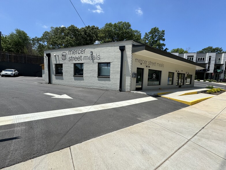 845 Flat Shoals Rd, Atlanta, GA for sale - Building Photo - Image 2 of 16