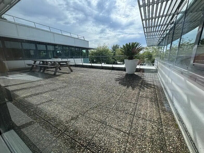 Office in Mérignac for lease - Building Photo - Image 1 of 13