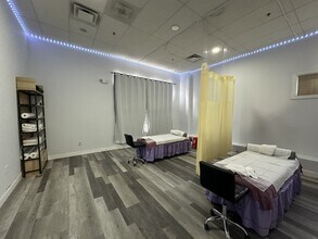 350-410 Jacksonville Rd, Warminster Township, PA for lease Interior Photo- Image 2 of 5