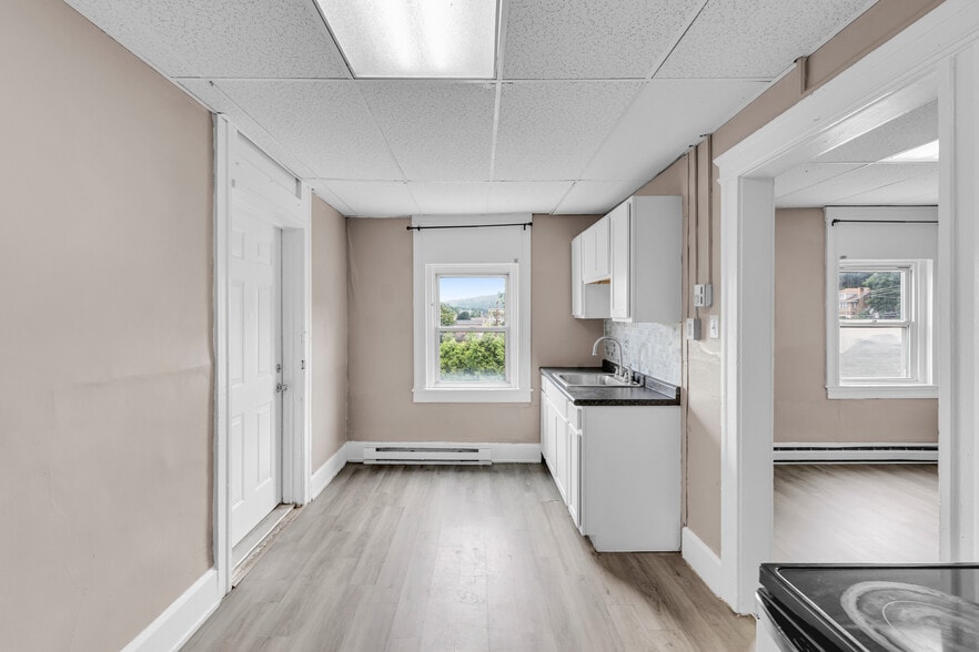 409 W Broad St, Tamaqua, PA for sale - Building Photo - Image 3 of 43